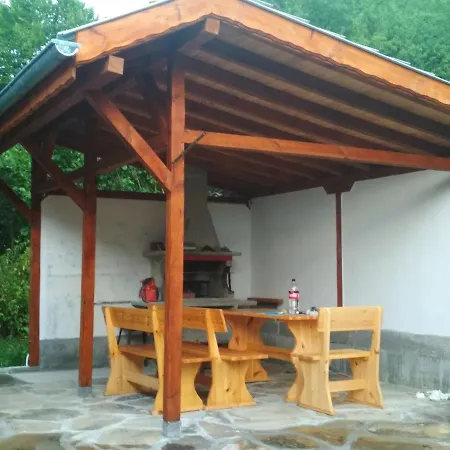 Къща За Гости” Веси Ем” Penzion Kmetovtsi