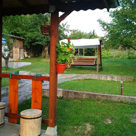 Къща За Гости” Веси Ем” Penzion Kmetovtsi